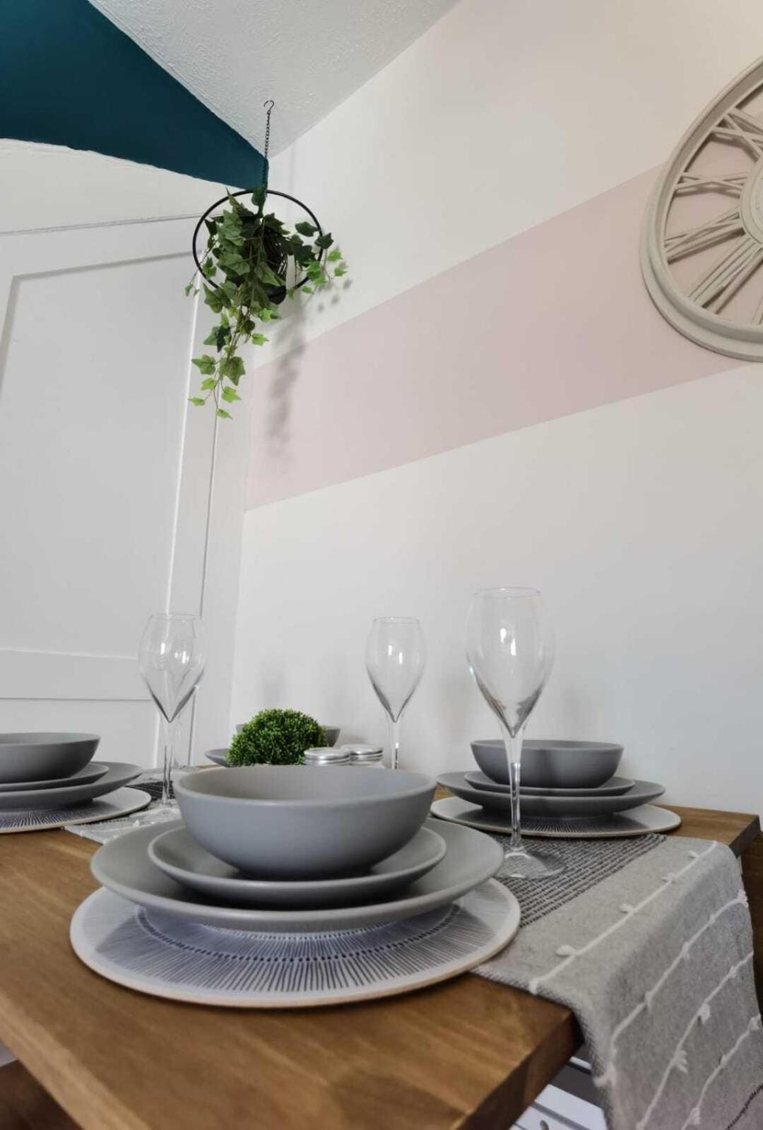 Raleigh Ff&Tf - 1 Bed Georgian Flat In The Centre Of Exeter, Free Parking With Wifi Apartment Room photo