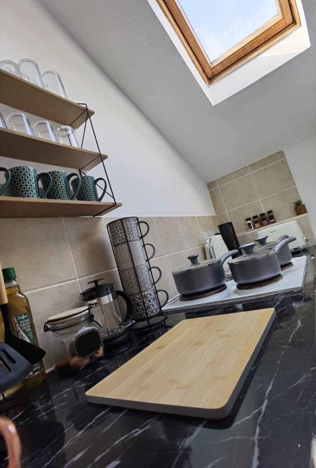 Raleigh Ff&Tf - 1 Bed Georgian Flat In The Centre Of Exeter, Free Parking With Wifi Apartment Room photo