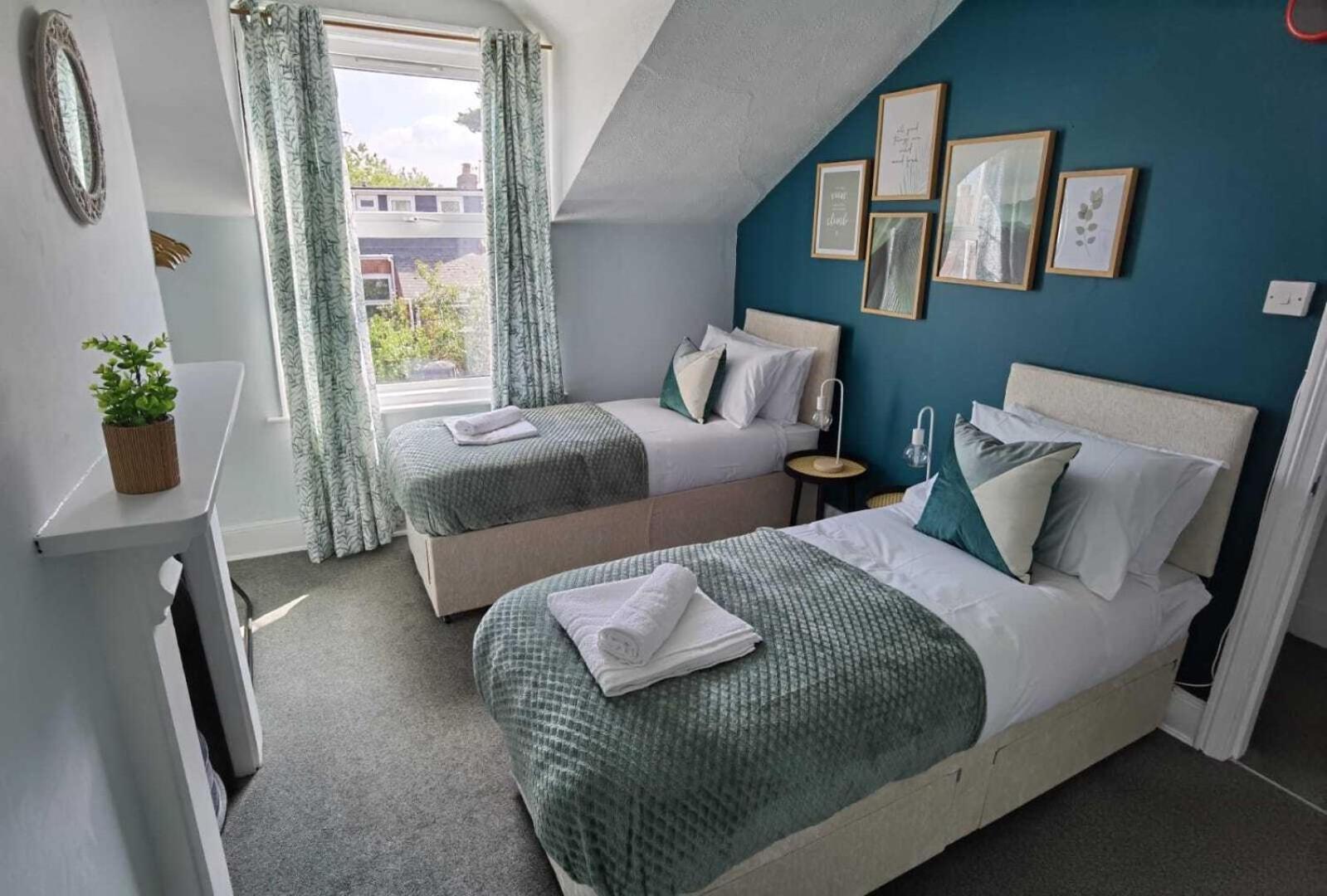 Raleigh Ff&Tf - 1 Bed Georgian Flat In The Centre Of Exeter, Free Parking With Wifi Apartment Room photo